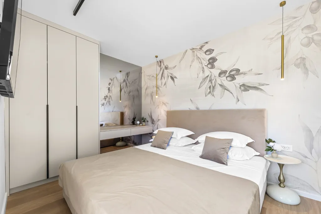 Spacious 4-Bedroom Villa Retreat in Slano