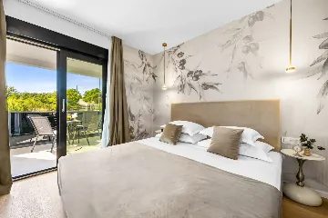 Spacious 4-Bedroom Villa Retreat in Slano