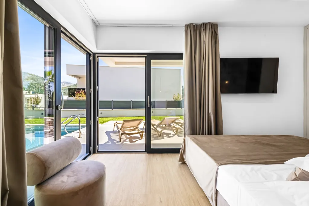 Spacious 4-Bedroom Villa Retreat in Slano