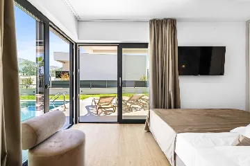 Spacious 4-Bedroom Villa Retreat in Slano