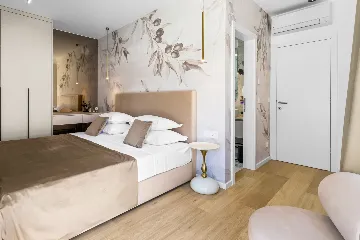 Spacious 4-Bedroom Villa Retreat in Slano