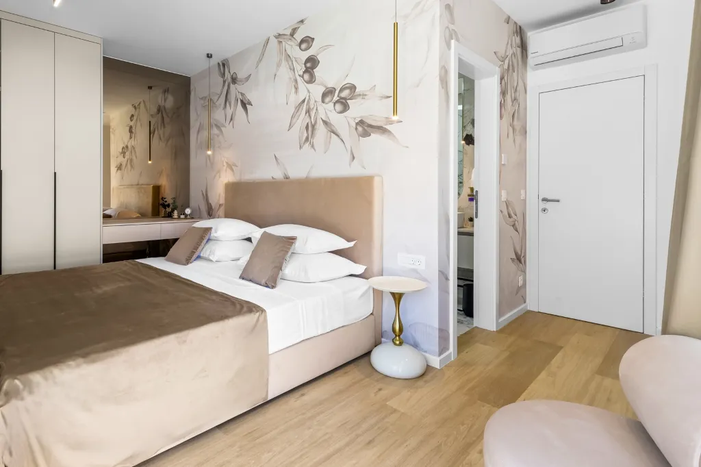 Spacious 4-Bedroom Villa Retreat in Slano