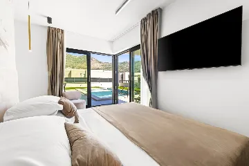 Spacious 4-Bedroom Villa Retreat in Slano