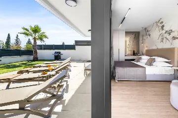 Spacious 4-Bedroom Villa Retreat in Slano