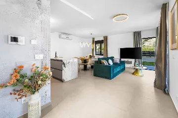 Spacious 4-Bedroom Villa Retreat in Slano