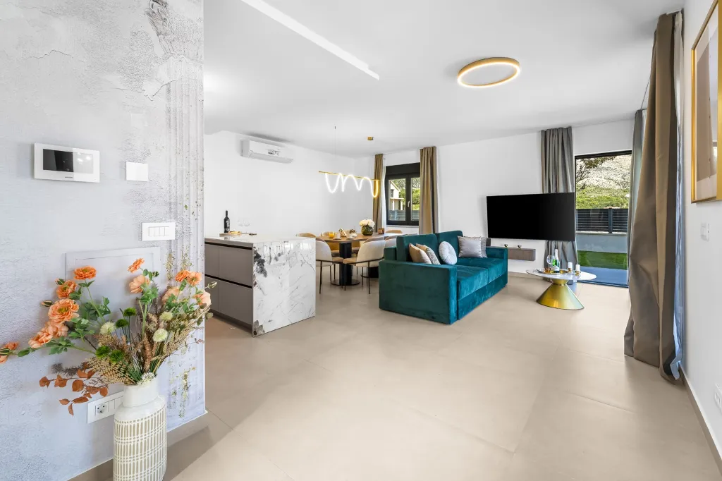 Spacious 4-Bedroom Villa Retreat in Slano