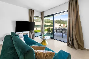 Spacious 4-Bedroom Villa Retreat in Slano