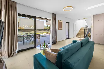 Spacious 4-Bedroom Villa Retreat in Slano