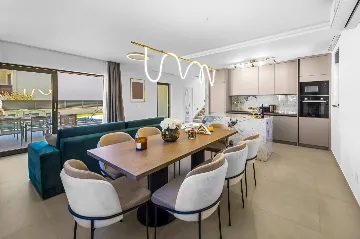 Spacious 4-Bedroom Villa Retreat in Slano