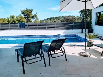 Spacious Family Villa with Terrace in Rogač