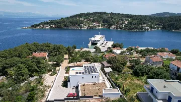 Spacious Family Villa with Terrace in Rogač