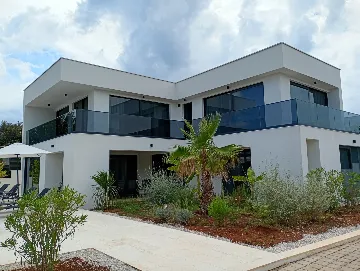 Spacious Family Villa with Terrace in Rogač