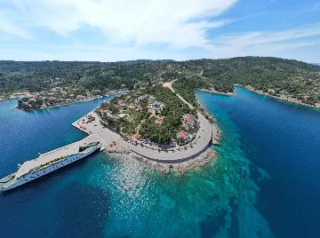 Spacious Family Villa with Terrace in Rogač