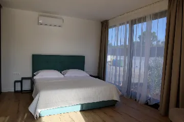 Spacious Family Villa with Terrace in Rogač