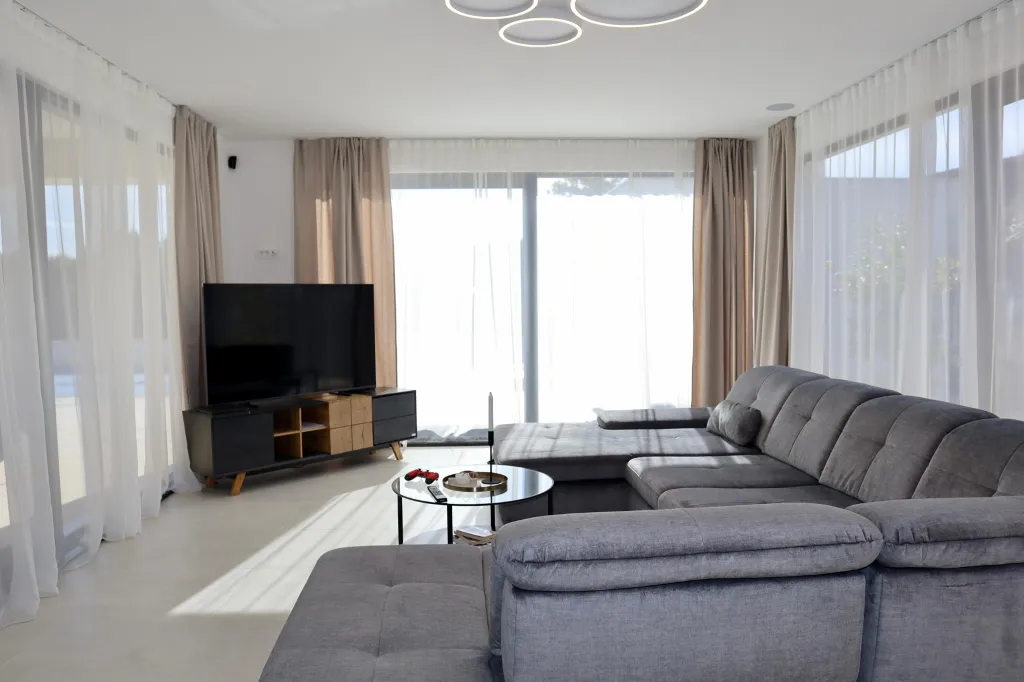 Spacious Family Villa with Terrace in Rogač