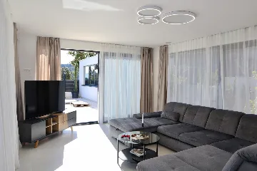 Spacious Family Villa with Terrace in Rogač