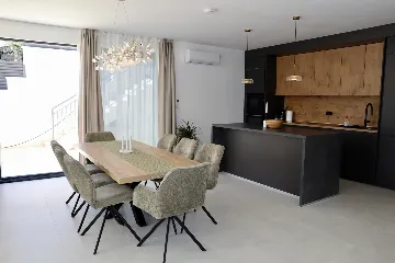 Spacious Family Villa with Terrace in Rogač