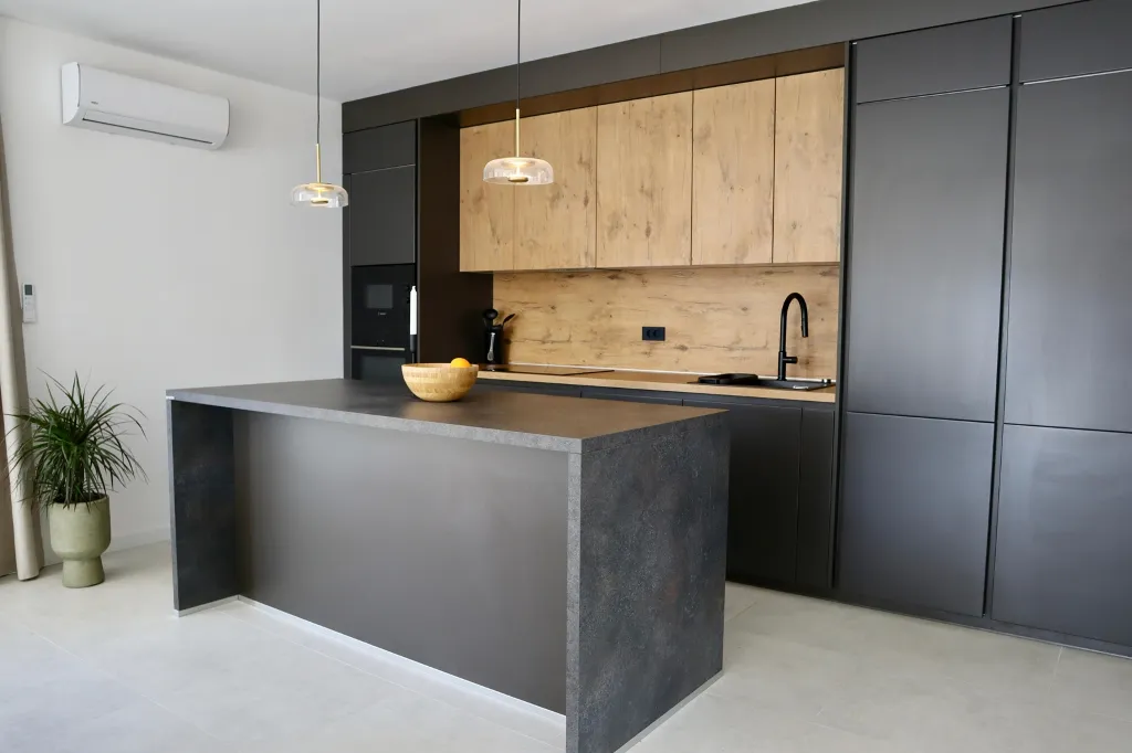 Spacious Family Villa with Terrace in Rogač