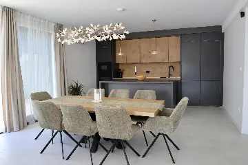 Spacious Family Villa with Terrace in Rogač