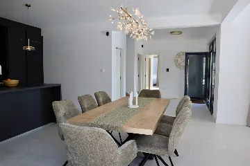 Spacious Family Villa with Terrace in Rogač