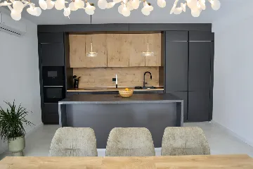 Spacious Family Villa with Terrace in Rogač