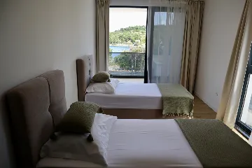 Spacious Family Villa with Terrace in Rogač