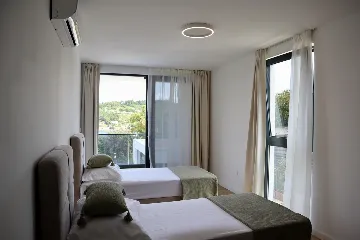 Spacious Family Villa with Terrace in Rogač