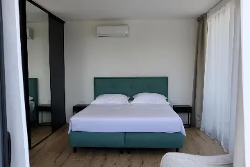 Spacious Family Villa with Terrace in Rogač