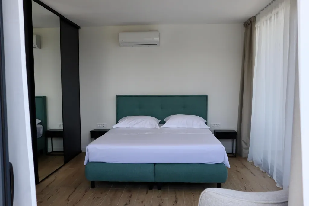 Spacious Family Villa with Terrace in Rogač