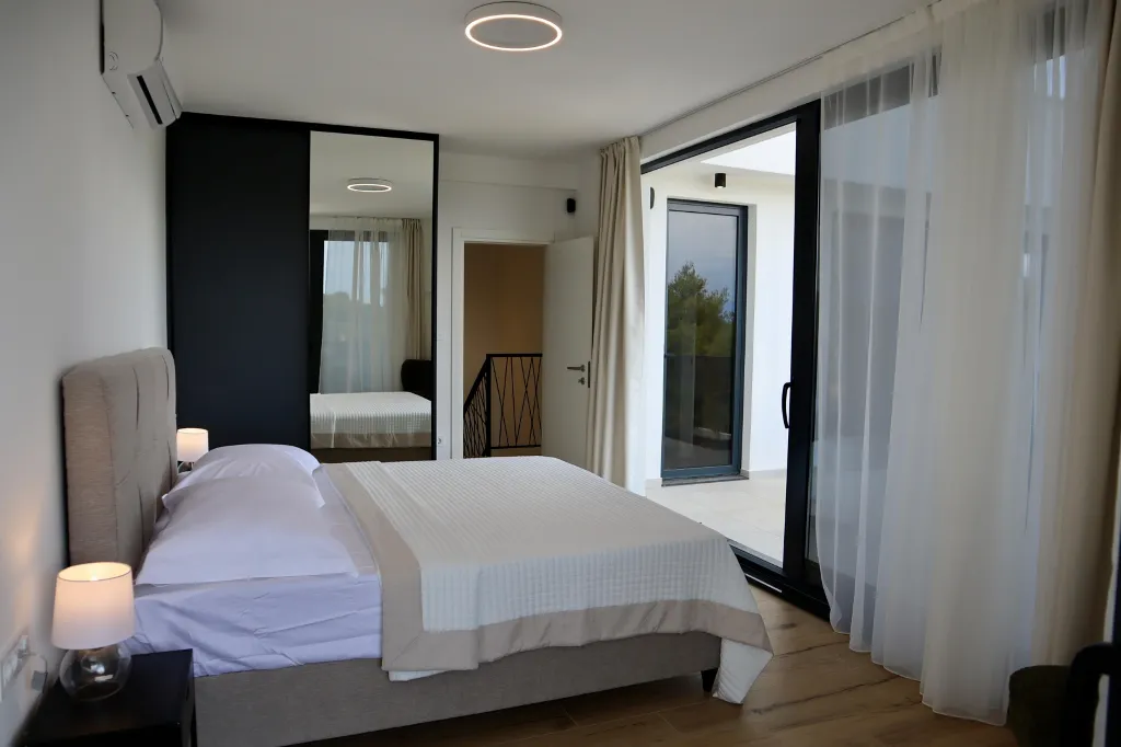 Spacious Family Villa with Terrace in Rogač