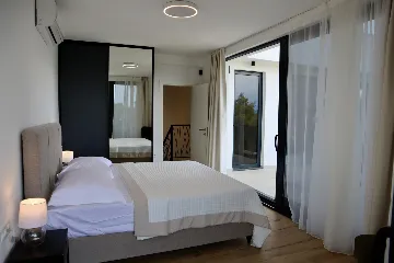 Spacious Family Villa with Terrace in Rogač