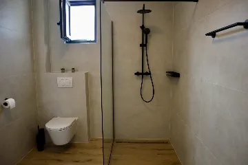 Spacious Family Villa with Terrace in Rogač