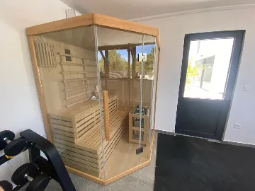 Spacious Family Villa with Terrace in Rogač