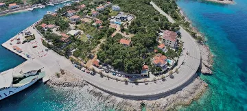 Spacious Family Villa with Terrace in Rogač