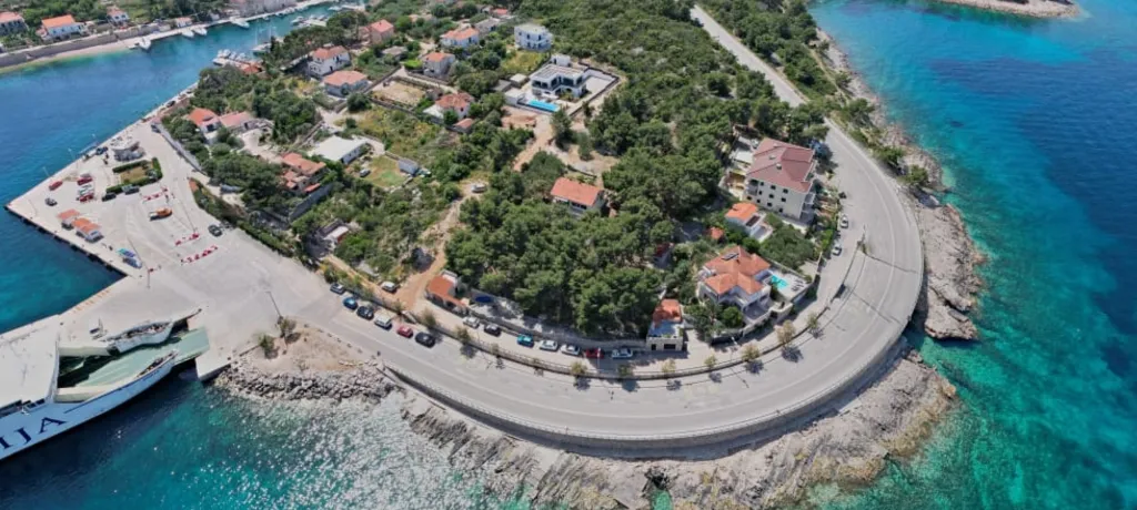 Spacious Family Villa with Terrace in Rogač