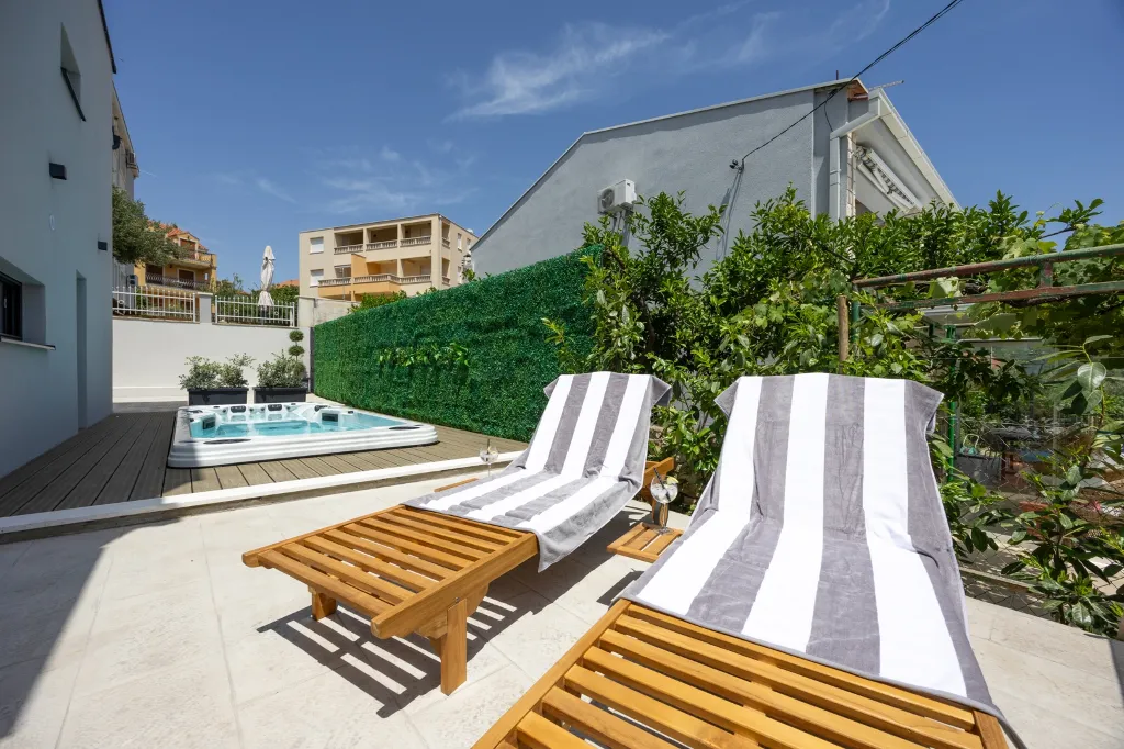 Modern Villa Retreat with Garden in Okrug Gornji