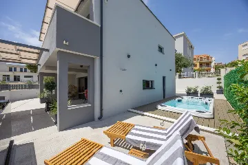 Modern Villa Retreat with Garden in Okrug Gornji