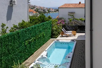 Modern Villa Retreat with Garden in Okrug Gornji