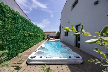 Modern Villa Retreat with Garden in Okrug Gornji