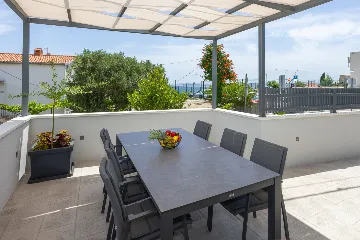 Modern Villa Retreat with Garden in Okrug Gornji