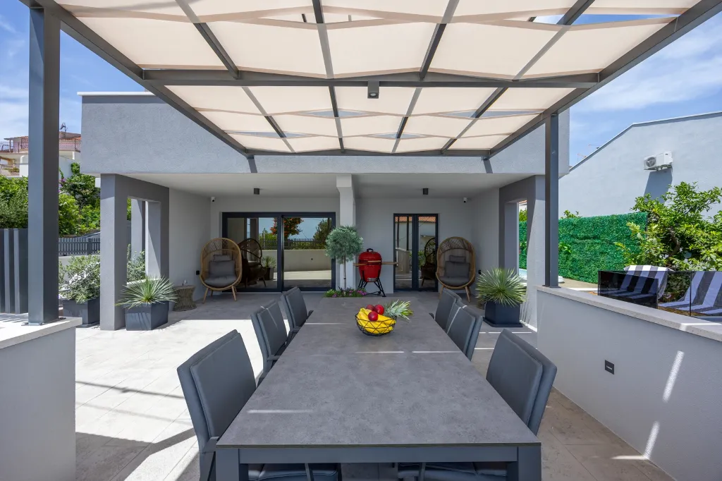Modern Villa Retreat with Garden in Okrug Gornji