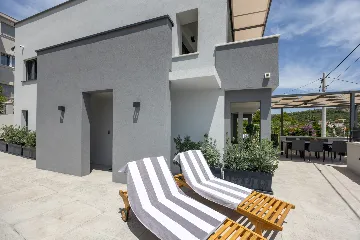 Modern Villa Retreat with Garden in Okrug Gornji