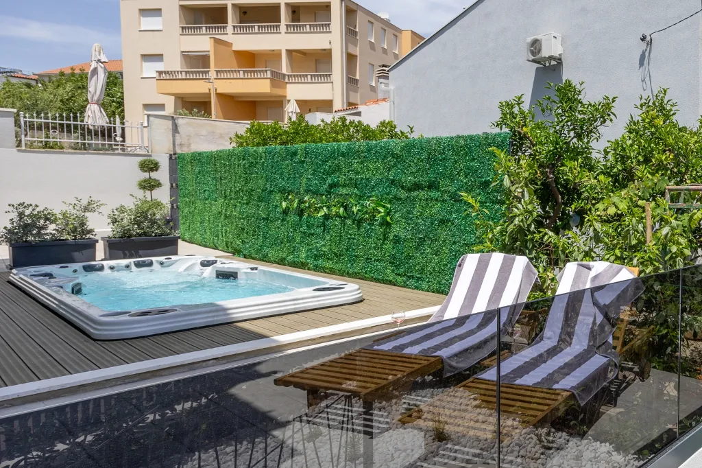 Modern Villa Retreat with Garden in Okrug Gornji
