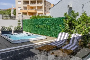 Modern Villa Retreat with Garden in Okrug Gornji