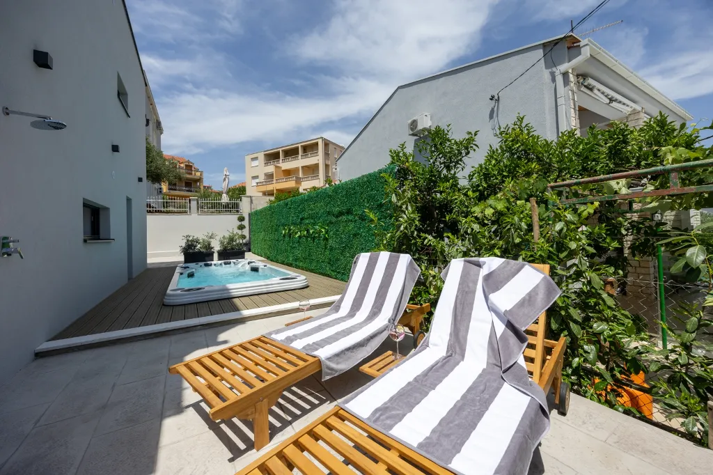 Modern Villa Retreat with Garden in Okrug Gornji