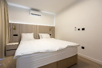 Modern Villa Retreat with Garden in Okrug Gornji