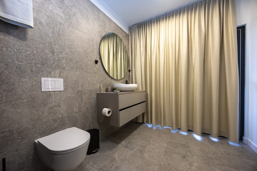 Modern Villa Retreat with Garden in Okrug Gornji