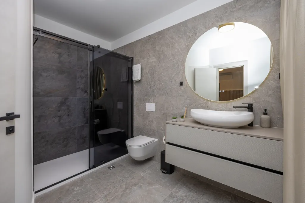 Modern Villa Retreat with Garden in Okrug Gornji