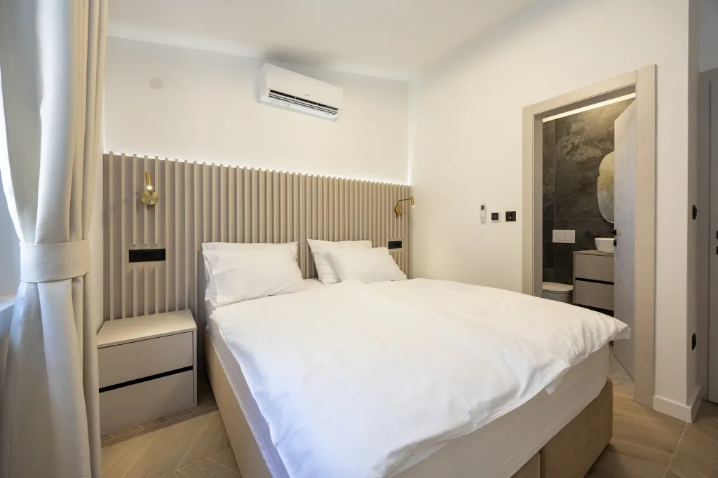 Modern Villa Retreat with Garden in Okrug Gornji