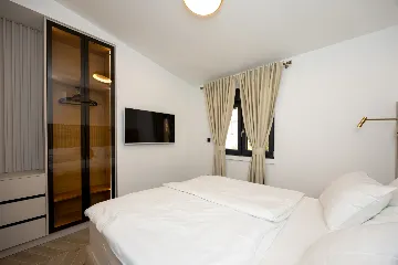 Modern Villa Retreat with Garden in Okrug Gornji